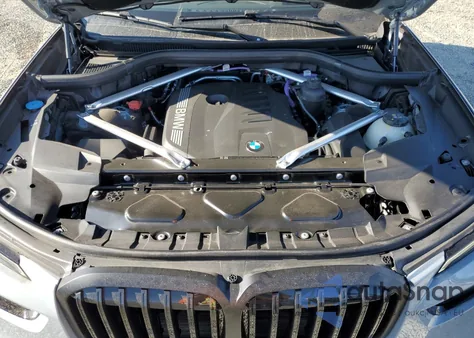 2025 BMW X7 xDrive40I z USA, uszkodzony, nr VIN 5UX23EM02S9X78997